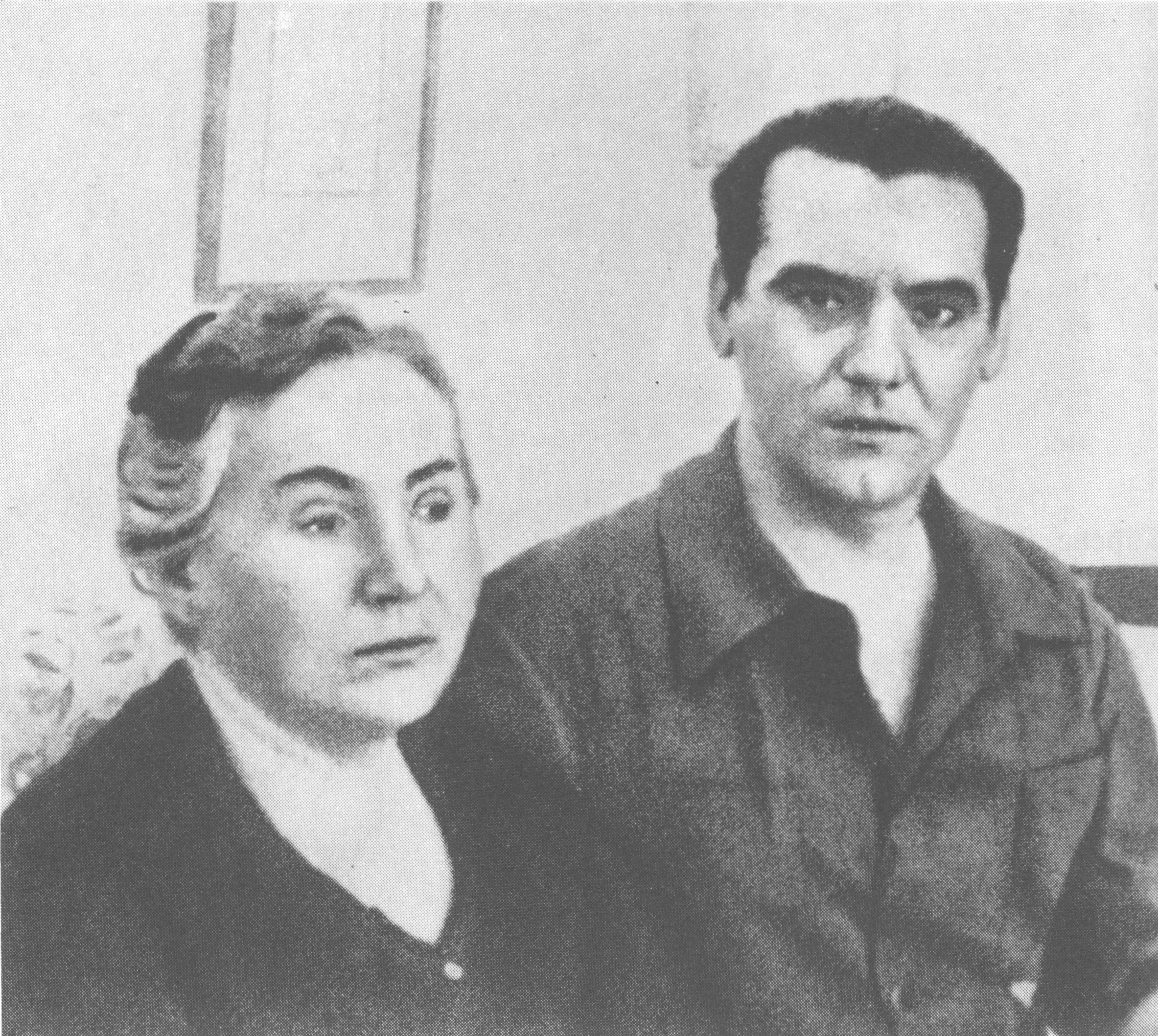 Гарсиа Лорка с матерью. 1935 г. Гарсиа Лорка с матерью. 1935 г.