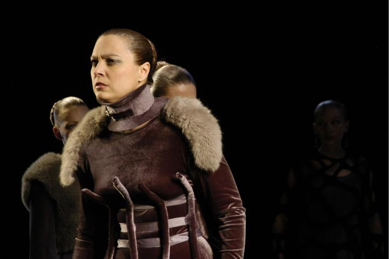 Премьера спектакля «Страсти по Аделе» по пьесе Гарсиа Лорки в Иркутске Премьера спектакля «Страсти по Аделе» по пьесе Гарсиа Лорки в Иркутске