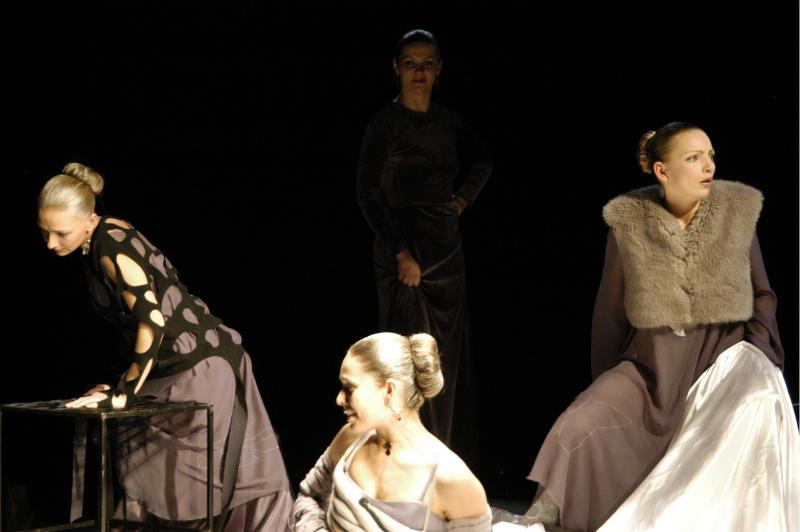 Премьера спектакля «Страсти по Аделе» по пьесе Гарсиа Лорки в Иркутске Премьера спектакля «Страсти по Аделе» по пьесе Гарсиа Лорки в Иркутске