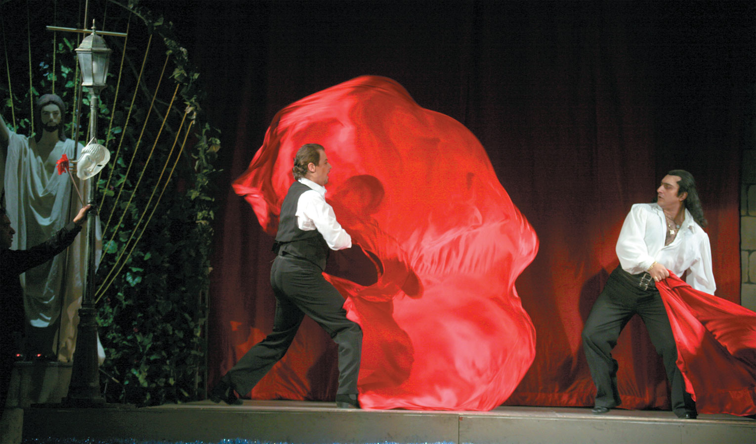 В театре «Ромэн» показали «Колдовскую любовь» по пьесе Гарсиа Лорки В театре «Ромэн» показали «Колдовскую любовь» по пьесе Гарсиа Лорки