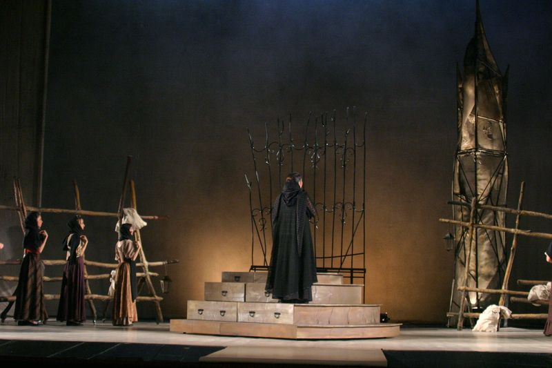 Драма «Дом Бернарды Альбы» в цыганском театре «Ромэн» Драма «Дом Бернарды Альбы» в цыганском театре «Ромэн»