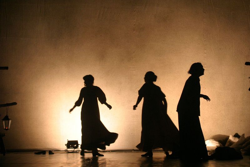 Драма «Дом Бернарды Альбы» в цыганском театре «Ромэн» Драма «Дом Бернарды Альбы» в цыганском театре «Ромэн»