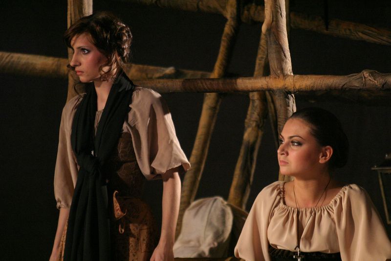 Драма «Дом Бернарды Альбы» в цыганском театре «Ромэн» Драма «Дом Бернарды Альбы» в цыганском театре «Ромэн»