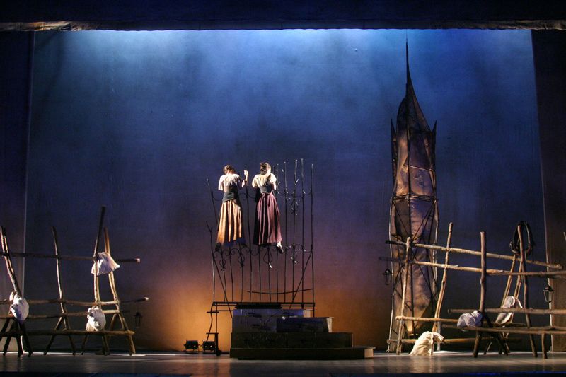 Драма «Дом Бернарды Альбы» в цыганском театре «Ромэн» Драма «Дом Бернарды Альбы» в цыганском театре «Ромэн»