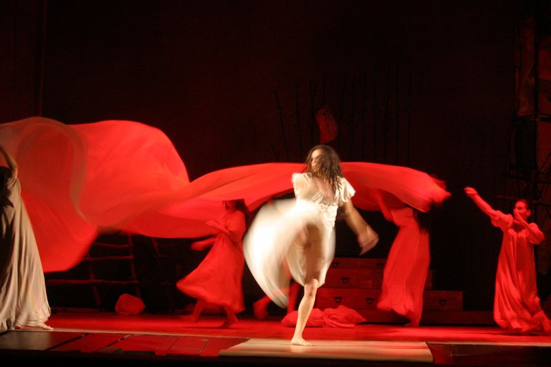 Драма «Дом Бернарды Альбы» в цыганском театре «Ромэн» Драма «Дом Бернарды Альбы» в цыганском театре «Ромэн»