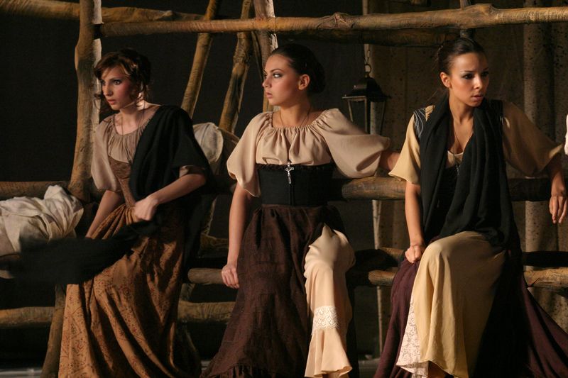 Драма «Дом Бернарды Альбы» в цыганском театре «Ромэн» Драма «Дом Бернарды Альбы» в цыганском театре «Ромэн»