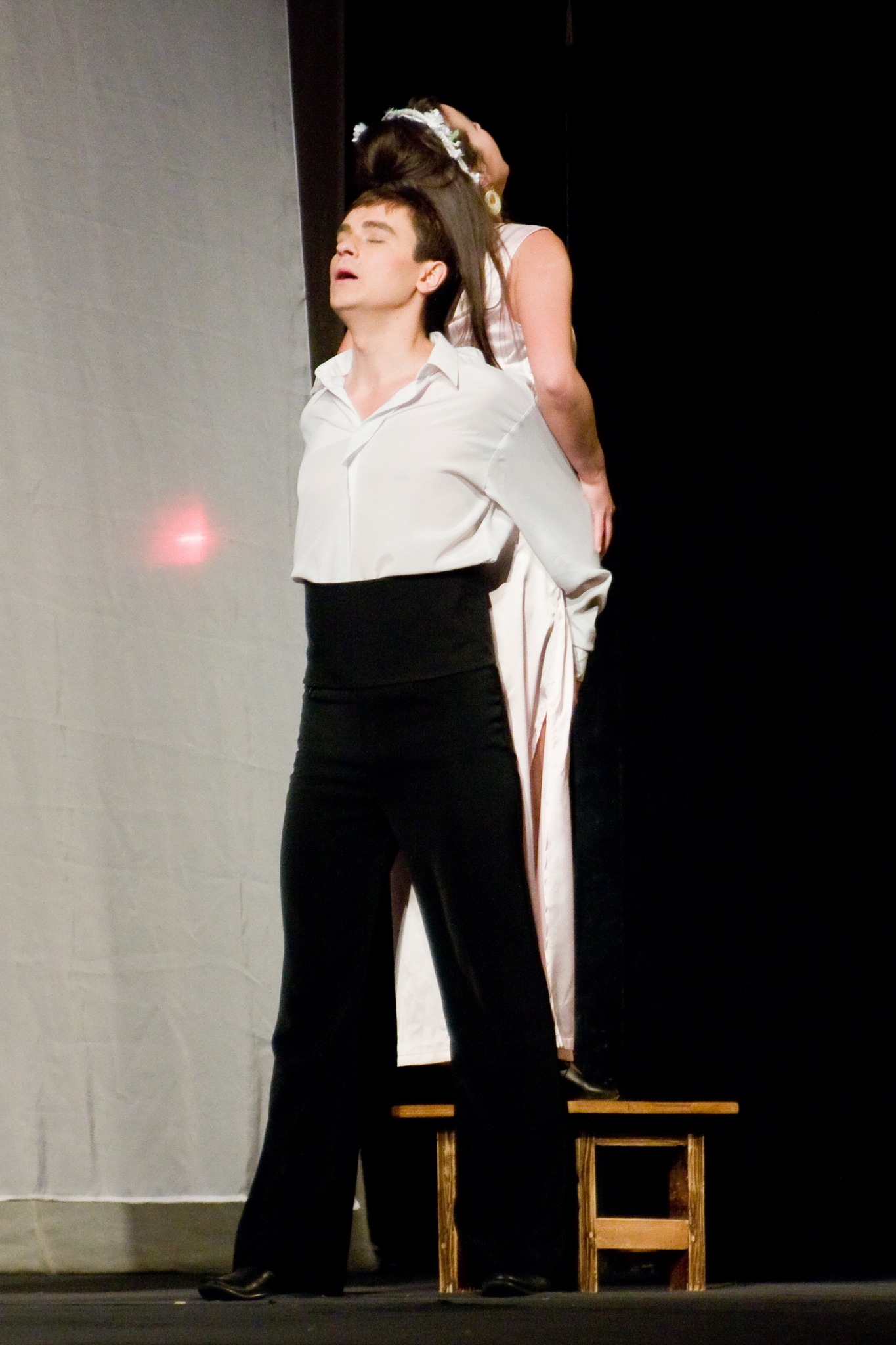 В Йошкар-Оле покажут спектакль «Кровавая свадьба» В Йошкар-Оле покажут спектакль «Кровавая свадьба»