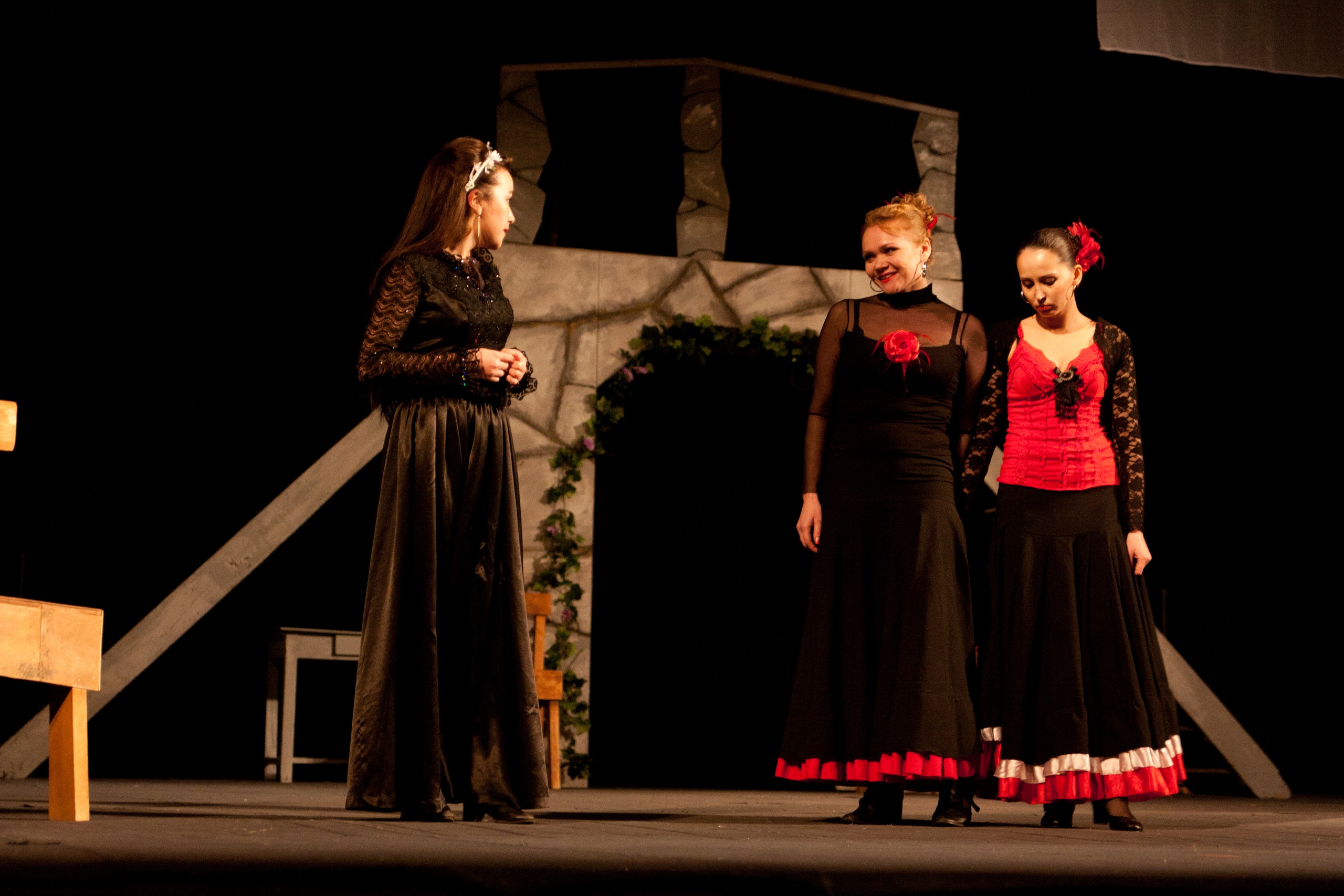 В Йошкар-Оле покажут спектакль «Кровавая свадьба» В Йошкар-Оле покажут спектакль «Кровавая свадьба»