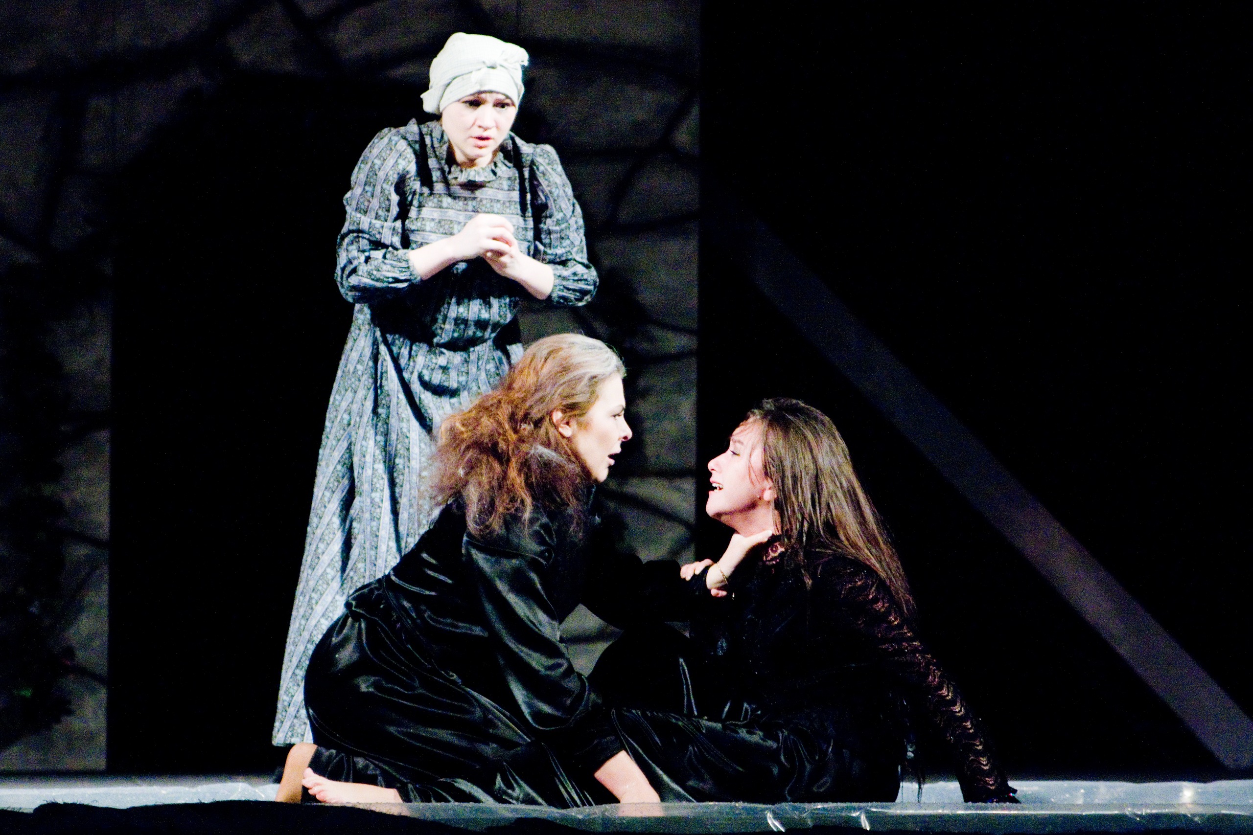 В Йошкар-Оле покажут спектакль «Кровавая свадьба» В Йошкар-Оле покажут спектакль «Кровавая свадьба»