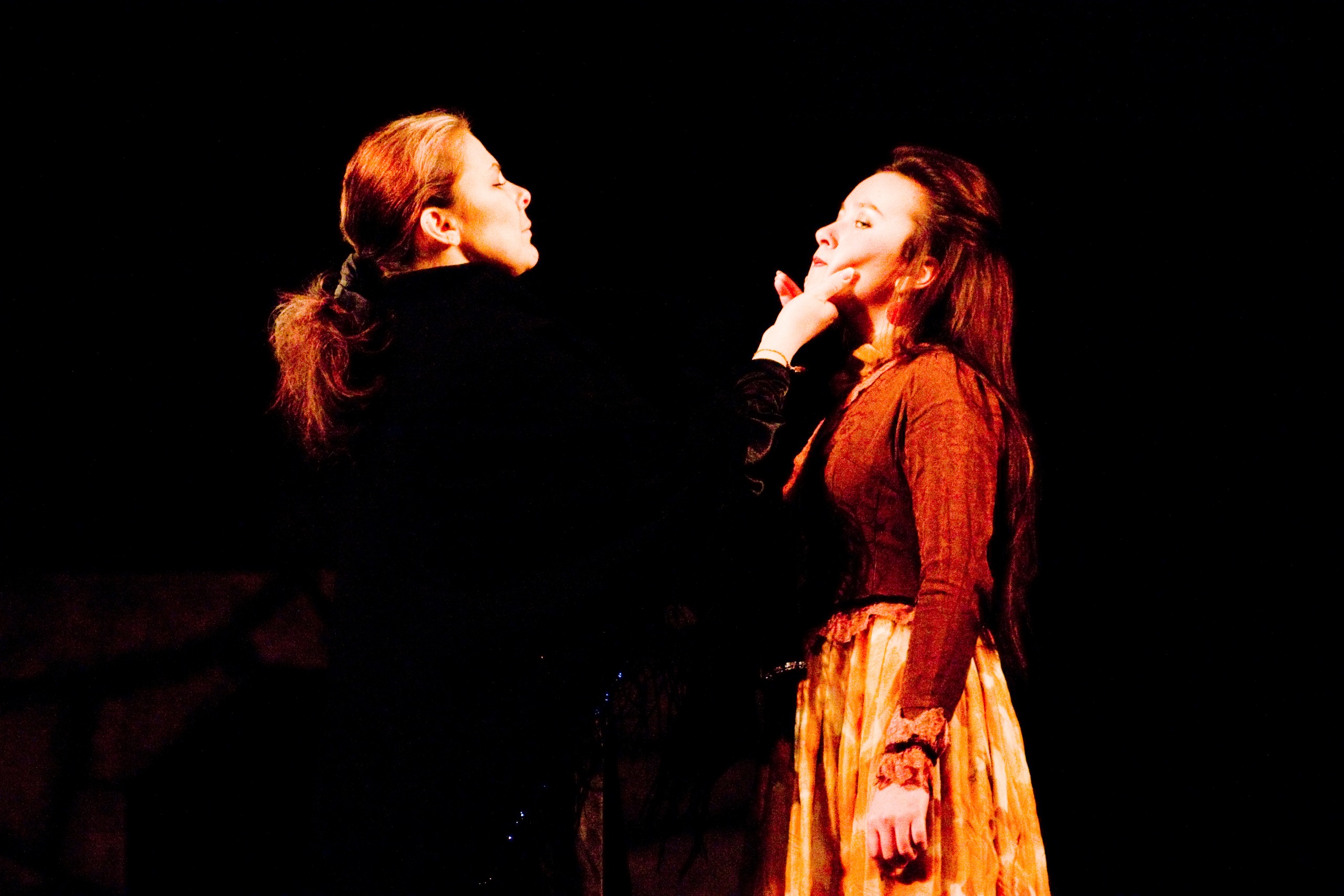 В Йошкар-Оле покажут спектакль «Кровавая свадьба» В Йошкар-Оле покажут спектакль «Кровавая свадьба»