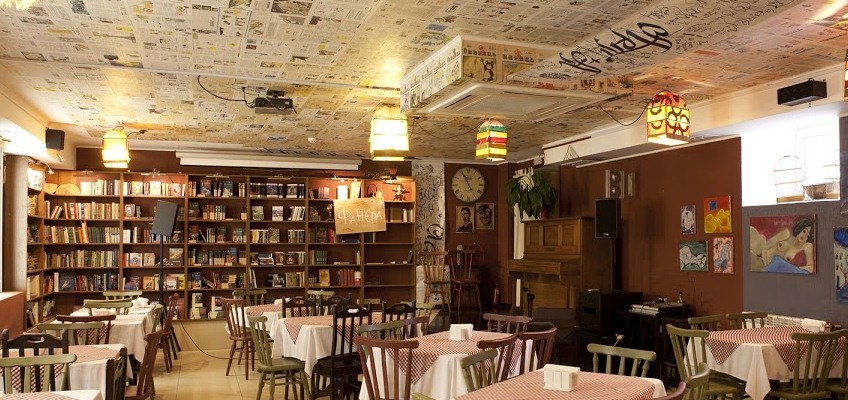 В киевской книжной кофейне «Бабуин» читали стихи Гарсиа Лорки В киевской книжной кофейне «Бабуин» читали стихи Гарсиа Лорки