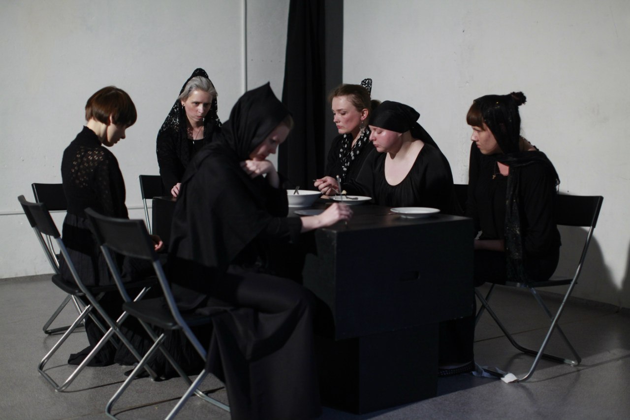 Театральный центр «Легкие люди» представил «Дом Бернарды Альбы» по Гарсиа Лорке Театральный центр «Легкие люди» представил «Дом Бернарды Альбы» по Гарсиа Лорке