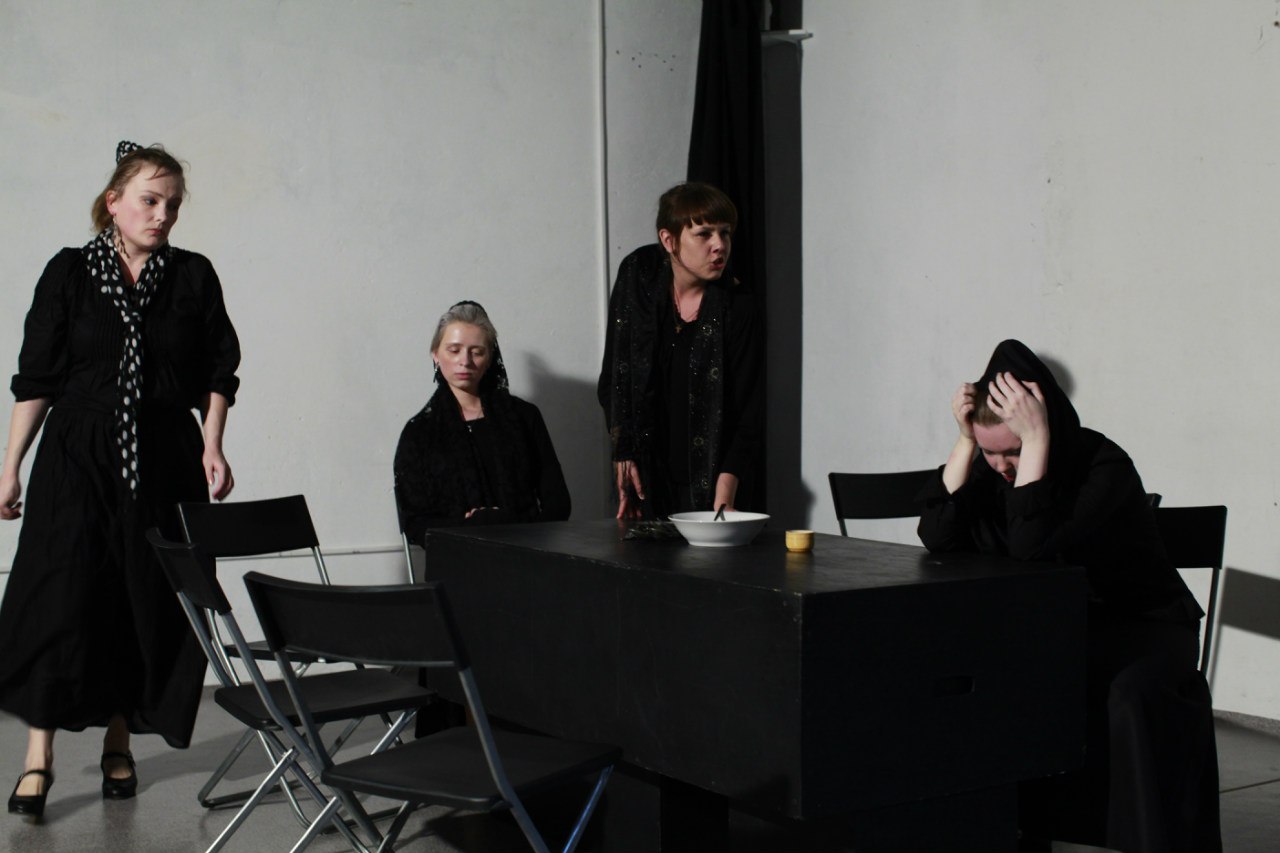 Театральный центр «Легкие люди» представил «Дом Бернарды Альбы» по Гарсиа Лорке Театральный центр «Легкие люди» представил «Дом Бернарды Альбы» по Гарсиа Лорке