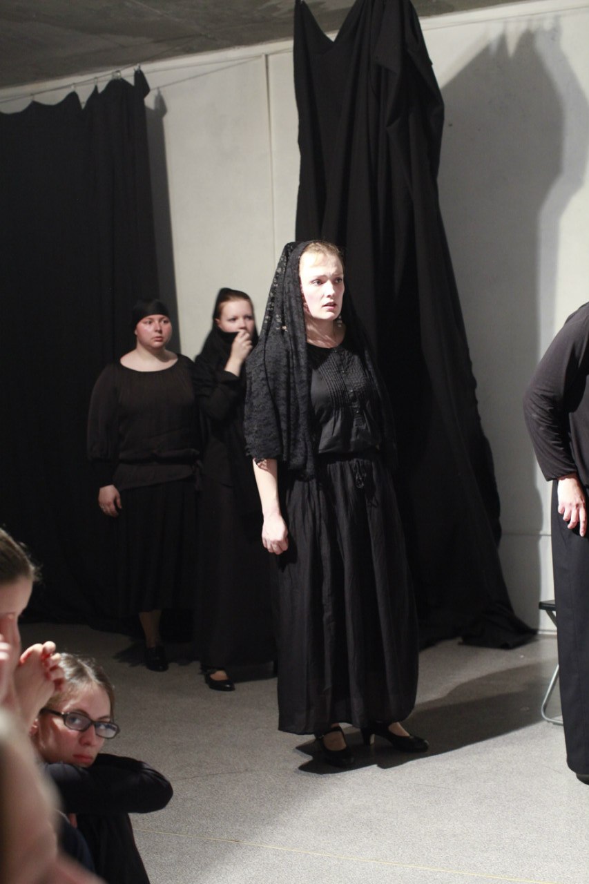 Театральный центр «Легкие люди» представил «Дом Бернарды Альбы» по Гарсиа Лорке Театральный центр «Легкие люди» представил «Дом Бернарды Альбы» по Гарсиа Лорке