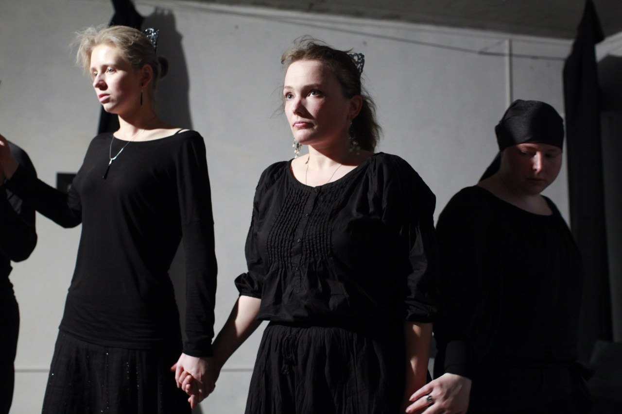 Театральный центр «Легкие люди» представил «Дом Бернарды Альбы» по Гарсиа Лорке Театральный центр «Легкие люди» представил «Дом Бернарды Альбы» по Гарсиа Лорке