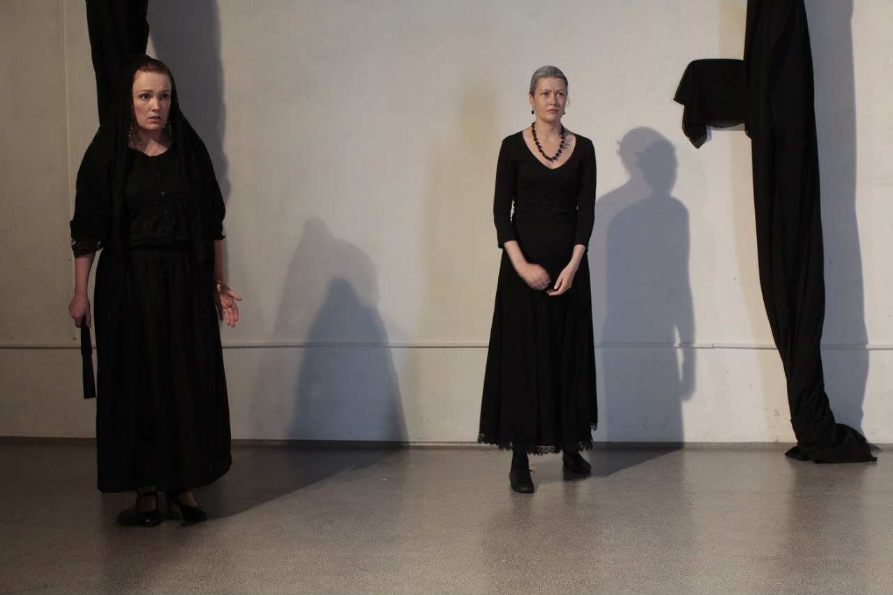 Театральный центр «Легкие люди» представил «Дом Бернарды Альбы» по Гарсиа Лорке Театральный центр «Легкие люди» представил «Дом Бернарды Альбы» по Гарсиа Лорке