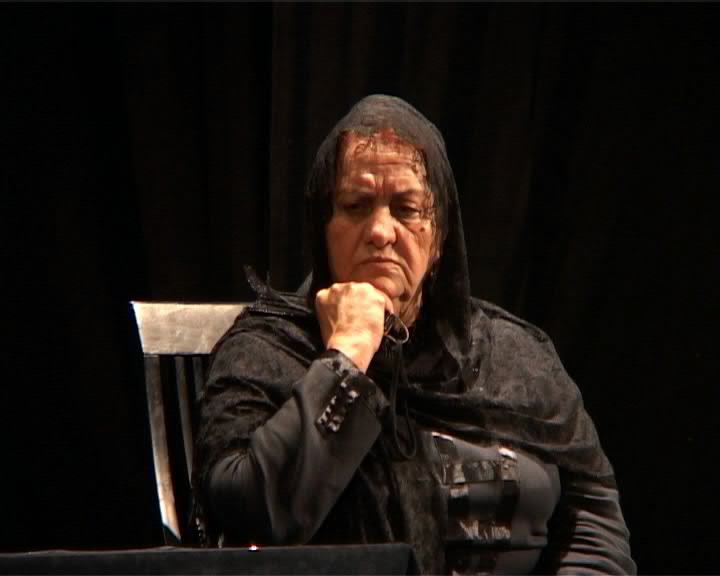 В Лакском театре в Махачкале вновь показали «Дом Бернарды Альбы» В Лакском театре в Махачкале вновь показали «Дом Бернарды Альбы»