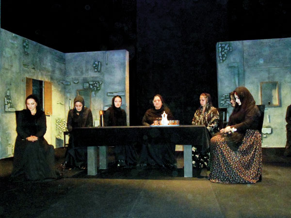 В Ярославле театр из Дагестана показал спектакль по пьесе Гарсиа Лорки В Ярославле театр из Дагестана показал спектакль по пьесе Гарсиа Лорки