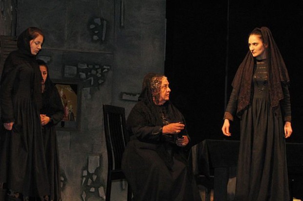 В Ярославле театр из Дагестана показал спектакль по пьесе Гарсиа Лорки В Ярославле театр из Дагестана показал спектакль по пьесе Гарсиа Лорки