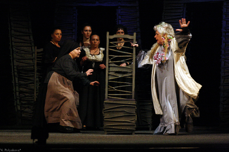 В Архангельской области покажут спектакль «Дом Бернарды Альбы» В Архангельской области покажут спектакль «Дом Бернарды Альбы»