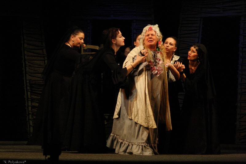 В Архангельской области покажут спектакль «Дом Бернарды Альбы» В Архангельской области покажут спектакль «Дом Бернарды Альбы»