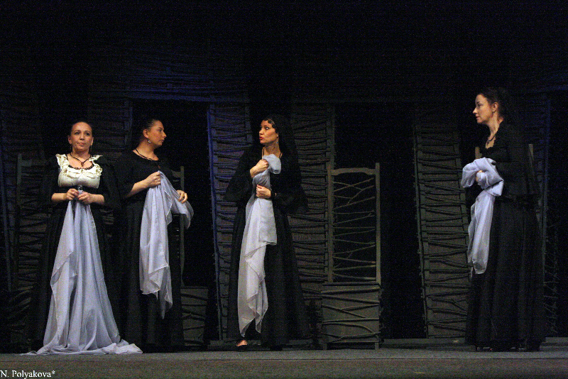 В Архангельской области покажут спектакль «Дом Бернарды Альбы» В Архангельской области покажут спектакль «Дом Бернарды Альбы»