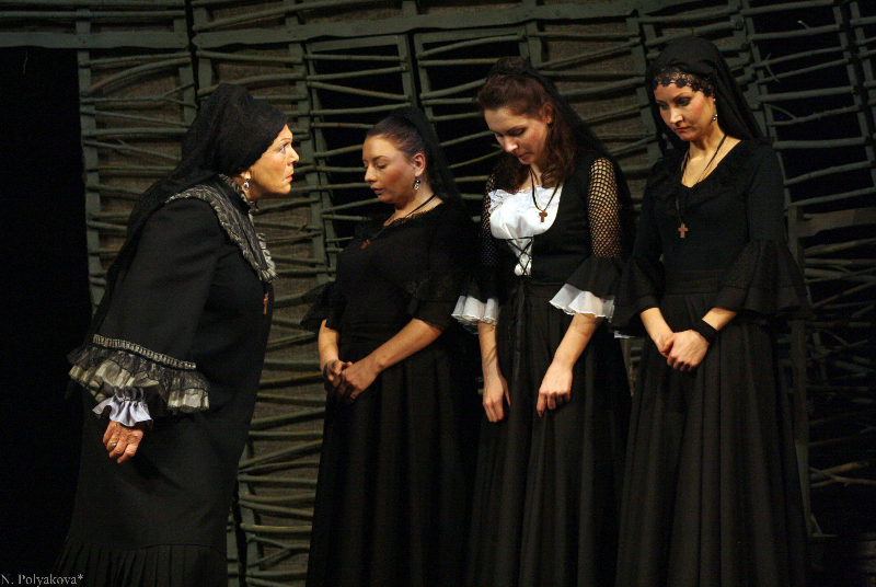 В Архангельской области покажут спектакль «Дом Бернарды Альбы» В Архангельской области покажут спектакль «Дом Бернарды Альбы»