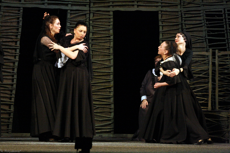 В Архангельской области покажут спектакль «Дом Бернарды Альбы» В Архангельской области покажут спектакль «Дом Бернарды Альбы»