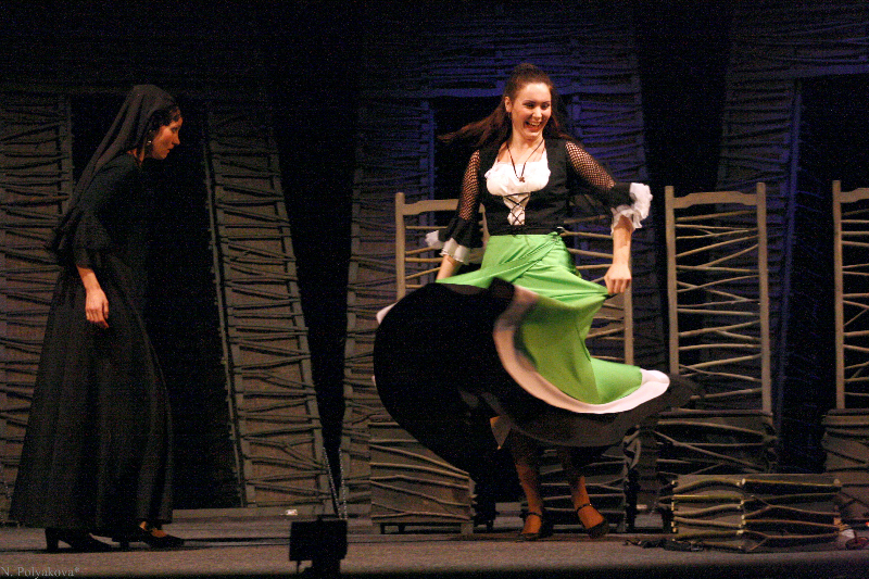 В Архангельской области покажут спектакль «Дом Бернарды Альбы» В Архангельской области покажут спектакль «Дом Бернарды Альбы»