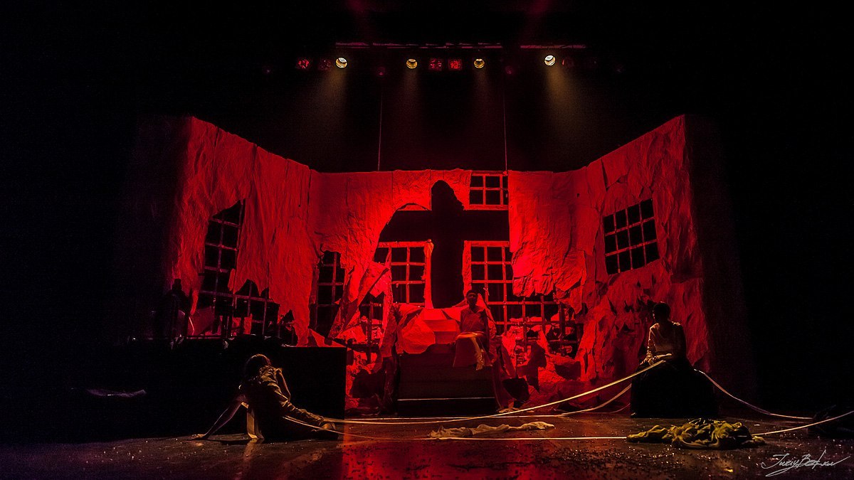 Питерский «А.V.Театр» представляет «Дом Бернарды Альбы» Питерский «А.V.Театр» представляет «Дом Бернарды Альбы»