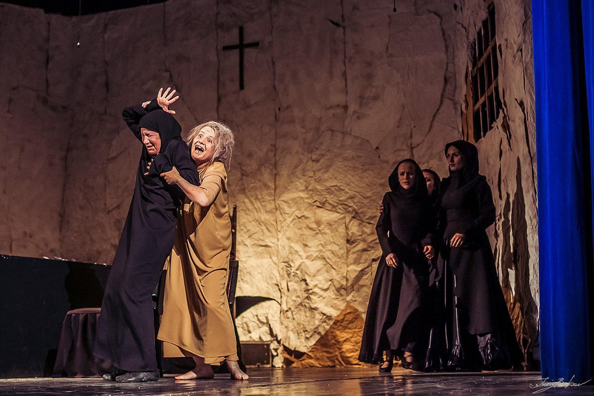 Питерский «А.V.Театр» представляет «Дом Бернарды Альбы» Питерский «А.V.Театр» представляет «Дом Бернарды Альбы»