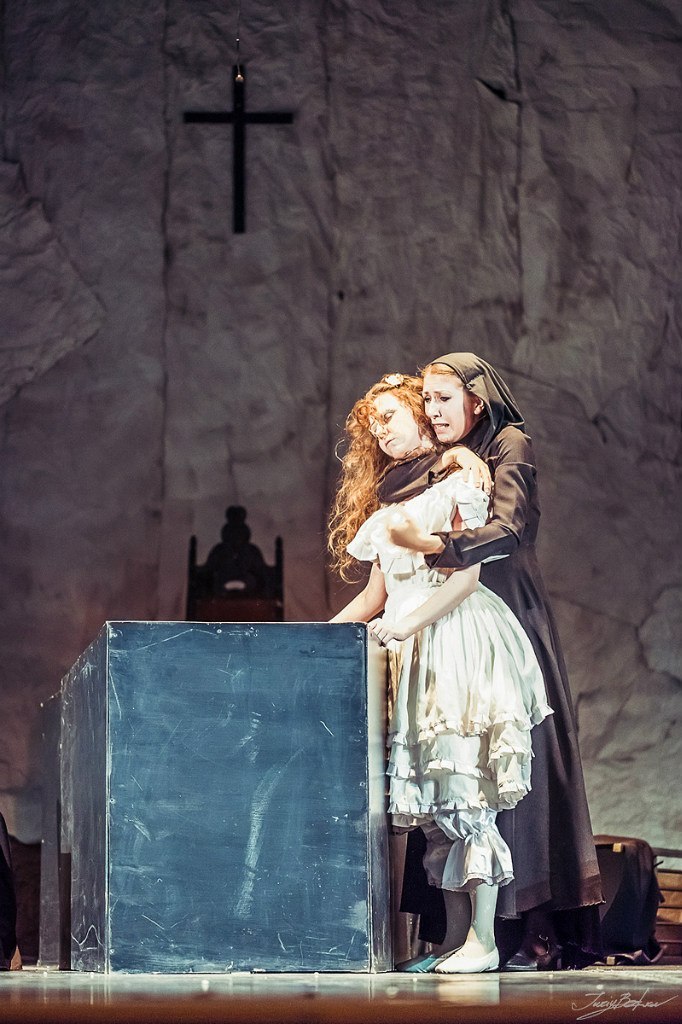 Питерский «А.V.Театр» представляет «Дом Бернарды Альбы» Питерский «А.V.Театр» представляет «Дом Бернарды Альбы»