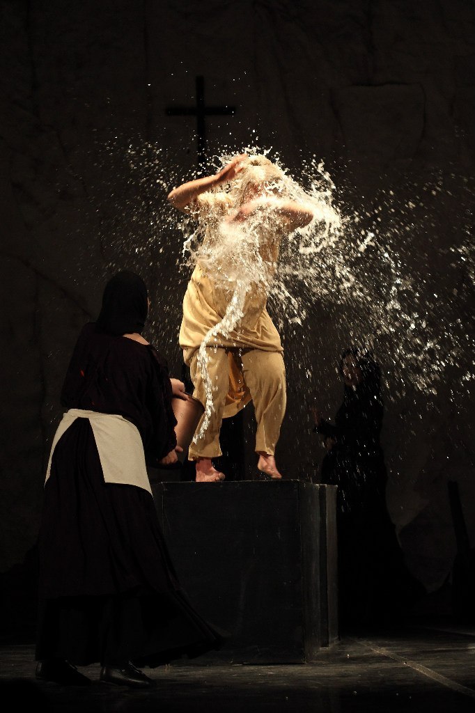 Питерский «А.V.Театр» представляет «Дом Бернарды Альбы» Питерский «А.V.Театр» представляет «Дом Бернарды Альбы»