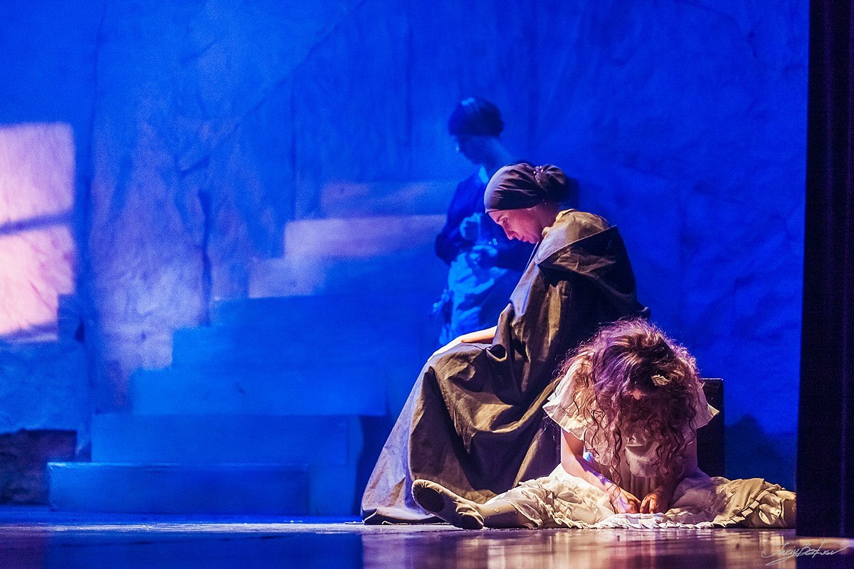 Питерский «А.V.Театр» представляет «Дом Бернарды Альбы» Питерский «А.V.Театр» представляет «Дом Бернарды Альбы»