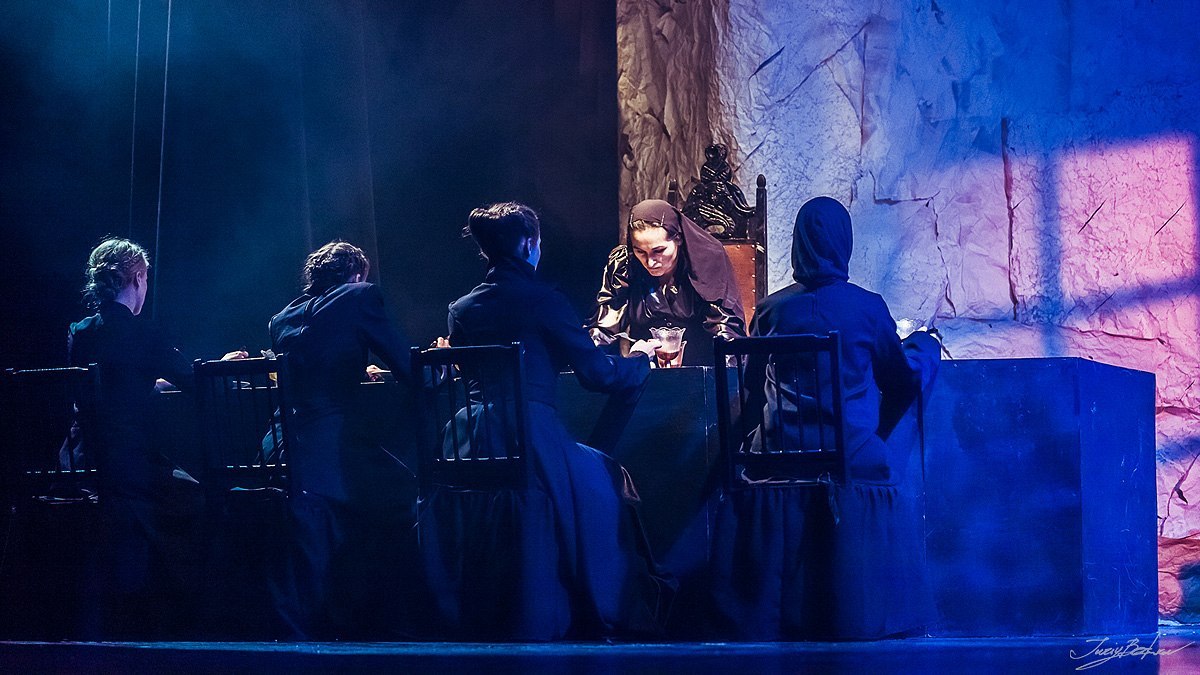 Питерский «А.V.Театр» представляет «Дом Бернарды Альбы» Питерский «А.V.Театр» представляет «Дом Бернарды Альбы»