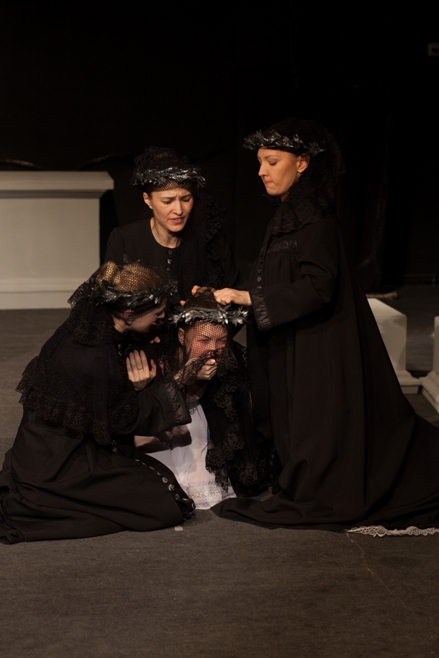 В Нижнем Новгороде поставят драму Гарсиа Лорки «Дом Бернарды Альбы» В Нижнем Новгороде поставят драму Гарсиа Лорки «Дом Бернарды Альбы»