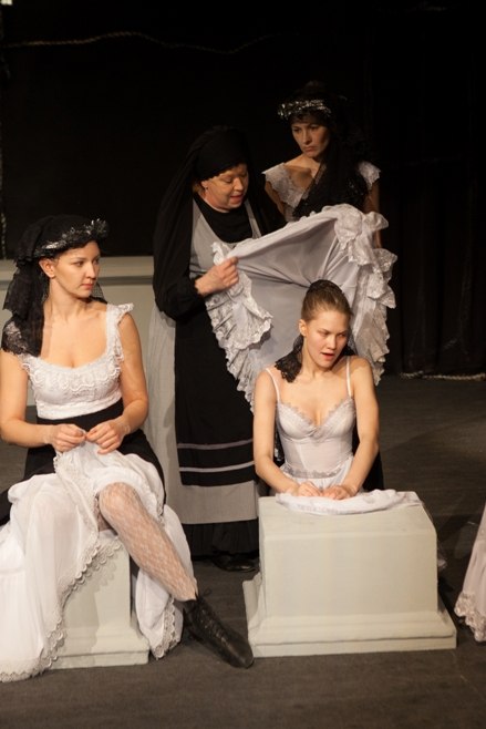 В Нижнем Новгороде состоится премьера «Дома Бернарды Альбы» В Нижнем Новгороде состоится премьера «Дома Бернарды Альбы»