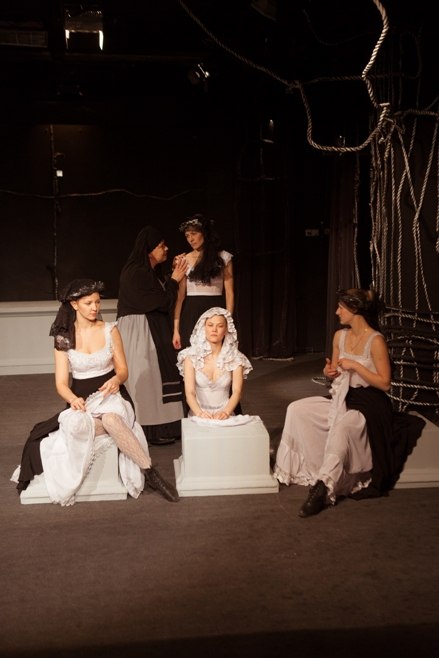 В Нижнем Новгороде состоится премьера «Дома Бернарды Альбы» В Нижнем Новгороде состоится премьера «Дома Бернарды Альбы»