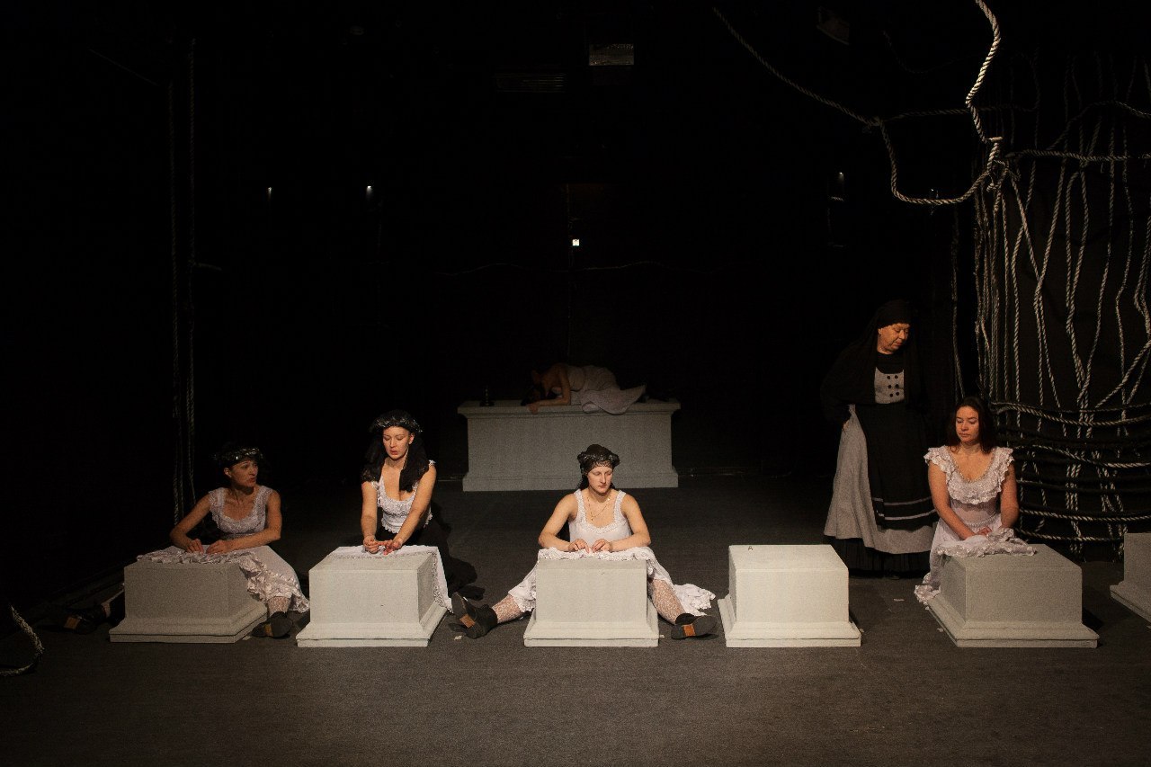 В Нижнем Новгороде состоится премьера «Дома Бернарды Альбы» В Нижнем Новгороде состоится премьера «Дома Бернарды Альбы»