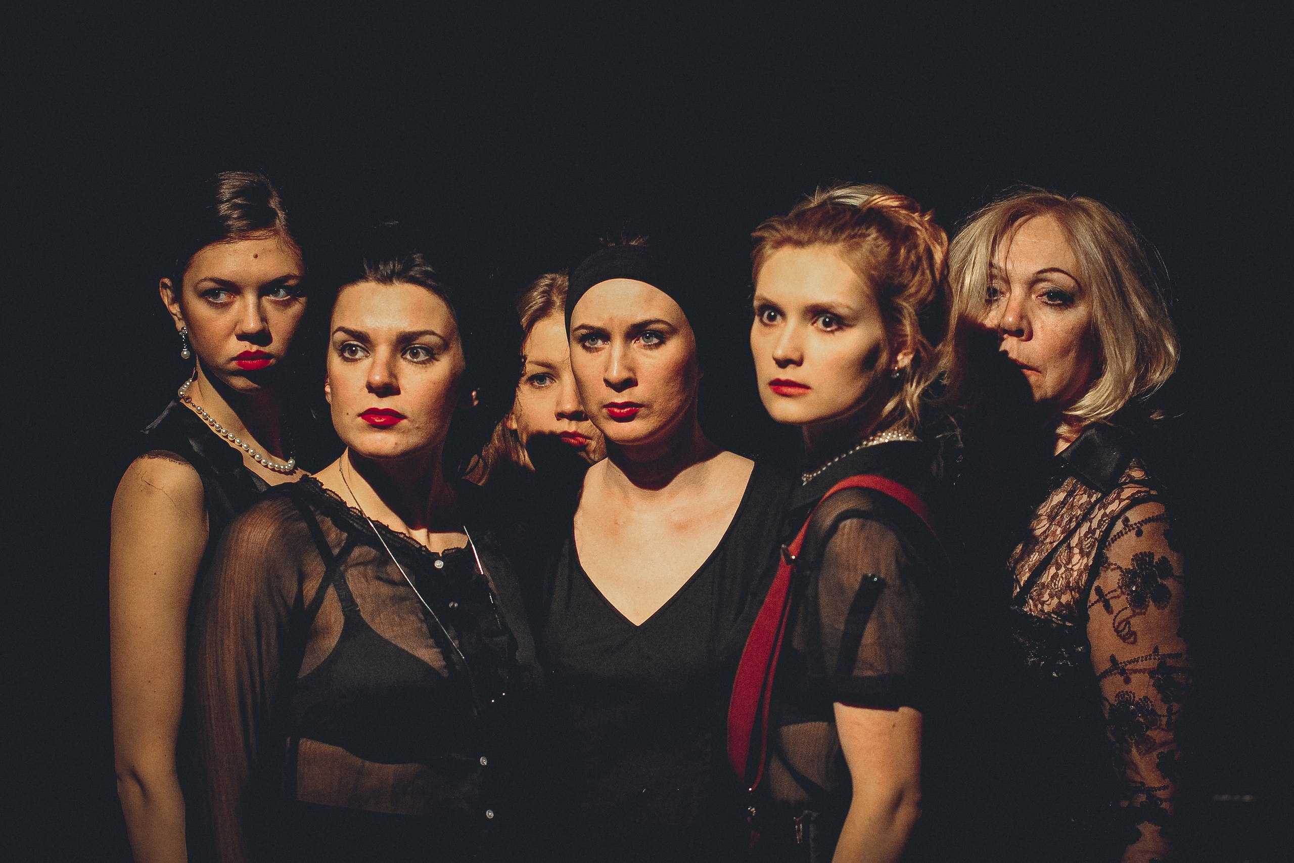 В Архангельске показали спектакль «Дом Бернарды Альбы» по пьесе Гарсиа Лорки В Архангельске показали спектакль «Дом Бернарды Альбы» по пьесе Гарсиа Лорки