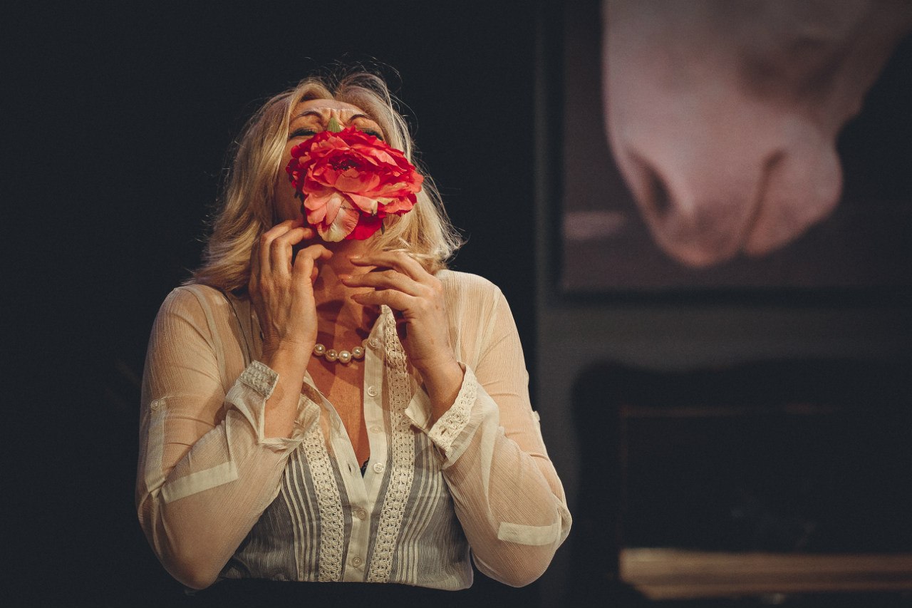 В Архангельске показали спектакль «Дом Бернарды Альбы» по пьесе Гарсиа Лорки В Архангельске показали спектакль «Дом Бернарды Альбы» по пьесе Гарсиа Лорки