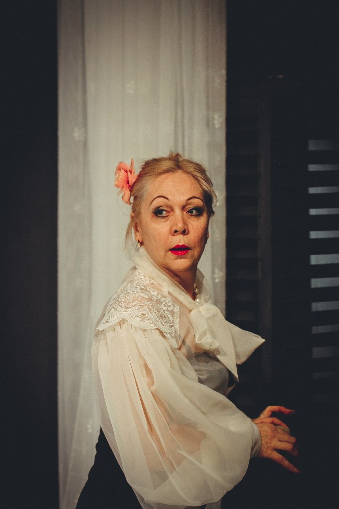 В Архангельске показали спектакль «Дом Бернарды Альбы» по пьесе Гарсиа Лорки В Архангельске показали спектакль «Дом Бернарды Альбы» по пьесе Гарсиа Лорки