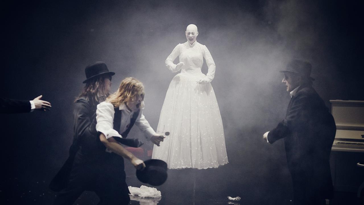 В Штутгарте состоялась премьера спектакля «Когда пройдет пять лет» В Штутгарте состоялась премьера спектакля «Когда пройдет пять лет»