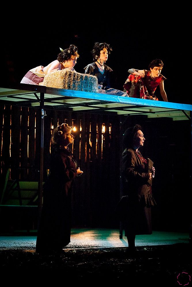 В Таллинне показали драму Гарсиа Лорки «Дом Бернарды Альбы» В Таллинне показали драму Гарсиа Лорки «Дом Бернарды Альбы»