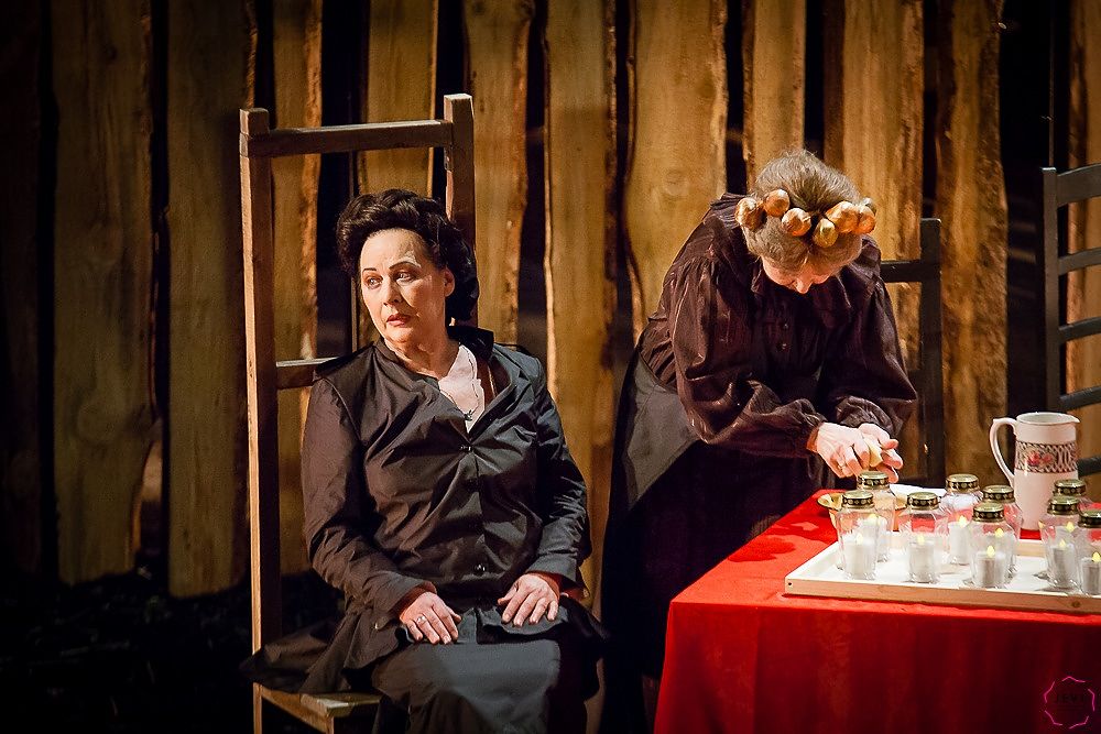 В Таллинне показали драму Гарсиа Лорки «Дом Бернарды Альбы» В Таллинне показали драму Гарсиа Лорки «Дом Бернарды Альбы»