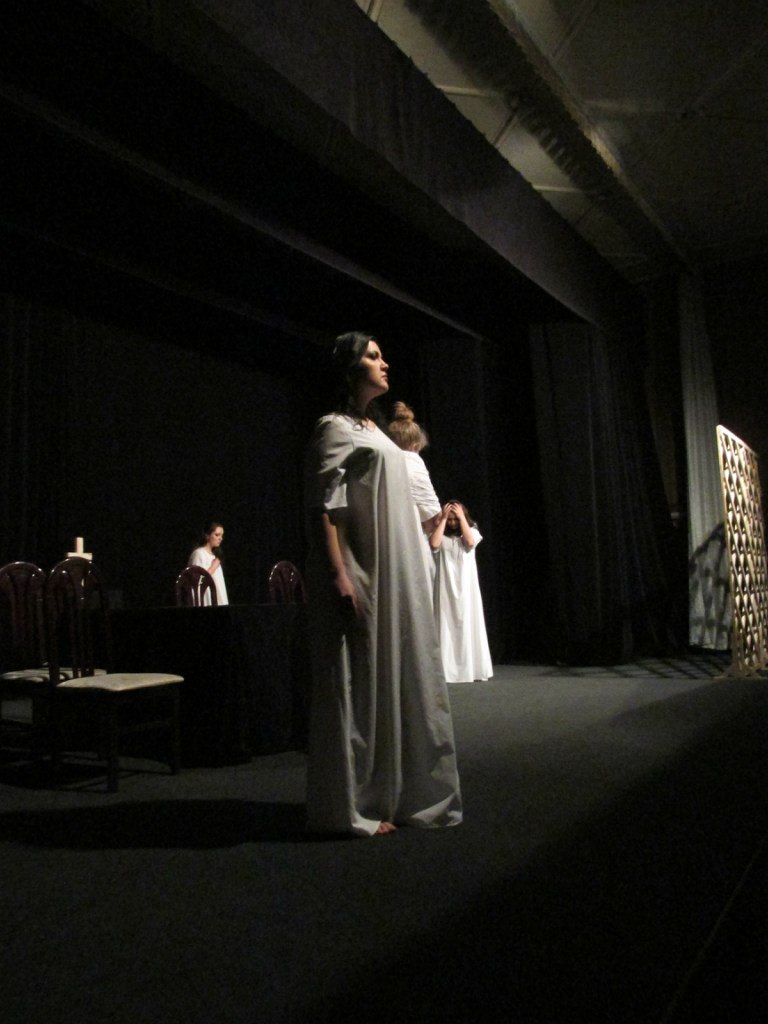 В Кременчуге покажут спектакль «Так принято у людей с достоинством» по пьесе Гарсиа Лорки В Кременчуге покажут спектакль «Так принято у людей с достоинством» по пьесе Гарсиа Лорки