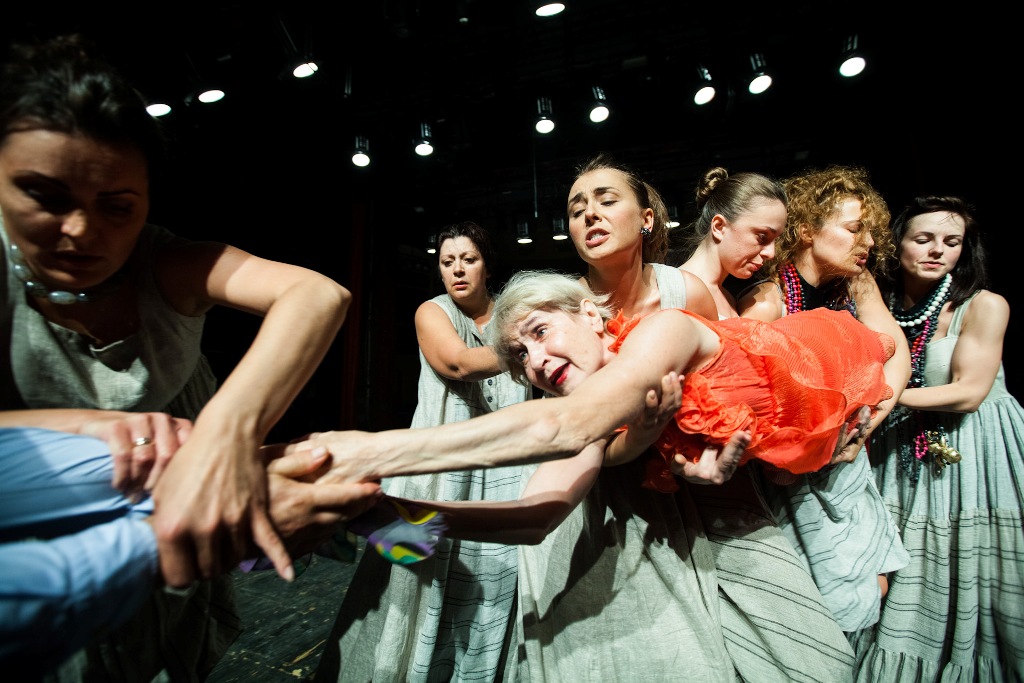 В Пскове пройдет спектакль по пьесе Гарсиа Лорки «Дом Бернарды Альбы» В Пскове пройдет спектакль по пьесе Гарсиа Лорки «Дом Бернарды Альбы»