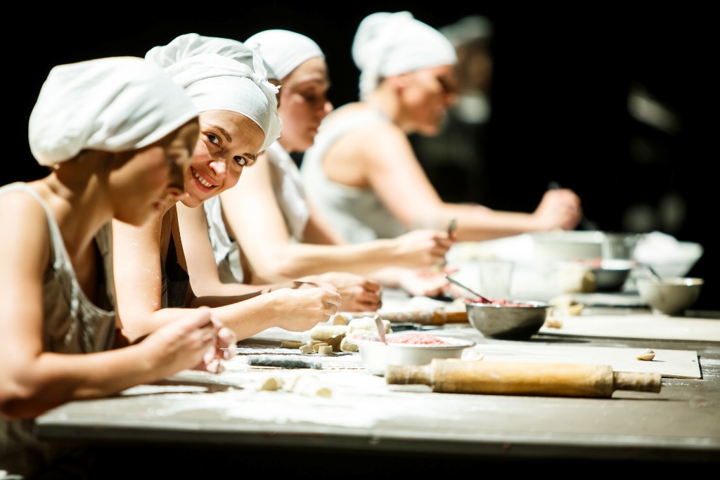 В Пскове пройдет спектакль по пьесе Гарсиа Лорки «Дом Бернарды Альбы» В Пскове пройдет спектакль по пьесе Гарсиа Лорки «Дом Бернарды Альбы»