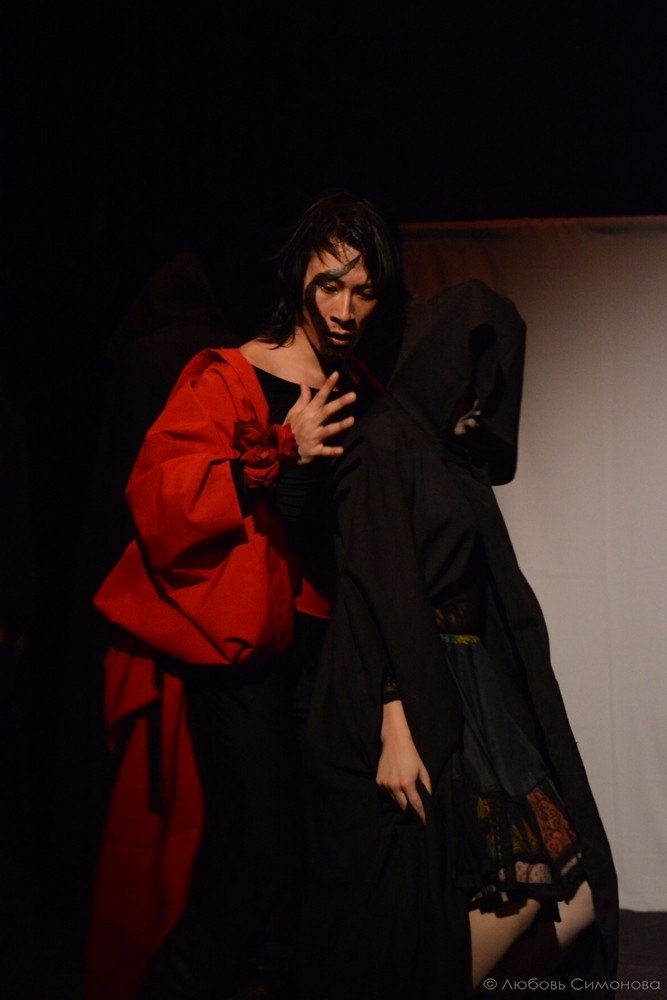 Пластический спектакль «По ту сторону» по пьесе Гарсиа Лорки покажут в Казани Пластический спектакль «По ту сторону» по пьесе Гарсиа Лорки покажут в Казани