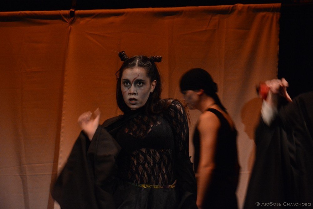 Пластический спектакль «По ту сторону» по пьесе Гарсиа Лорки покажут в Казани Пластический спектакль «По ту сторону» по пьесе Гарсиа Лорки покажут в Казани